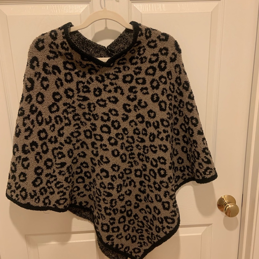 Chic Leopard Print Poncho